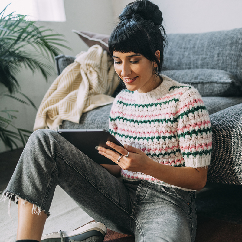 Young woman getting an online quote with Cafegency Insurance